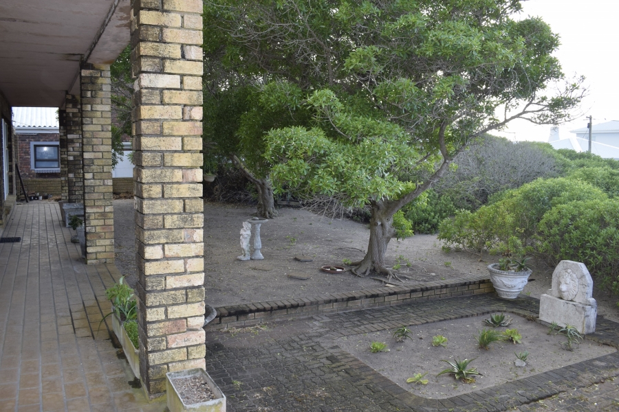 2 Bedroom Property for Sale in Struisbaai Western Cape